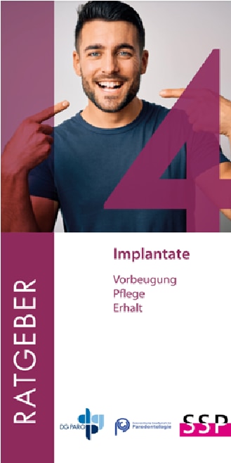 Ratgeber‑Cover 4: Implantate – Vorbeugung, Pflege, Erhalt; lächelnde Person zeigt auf Zähne